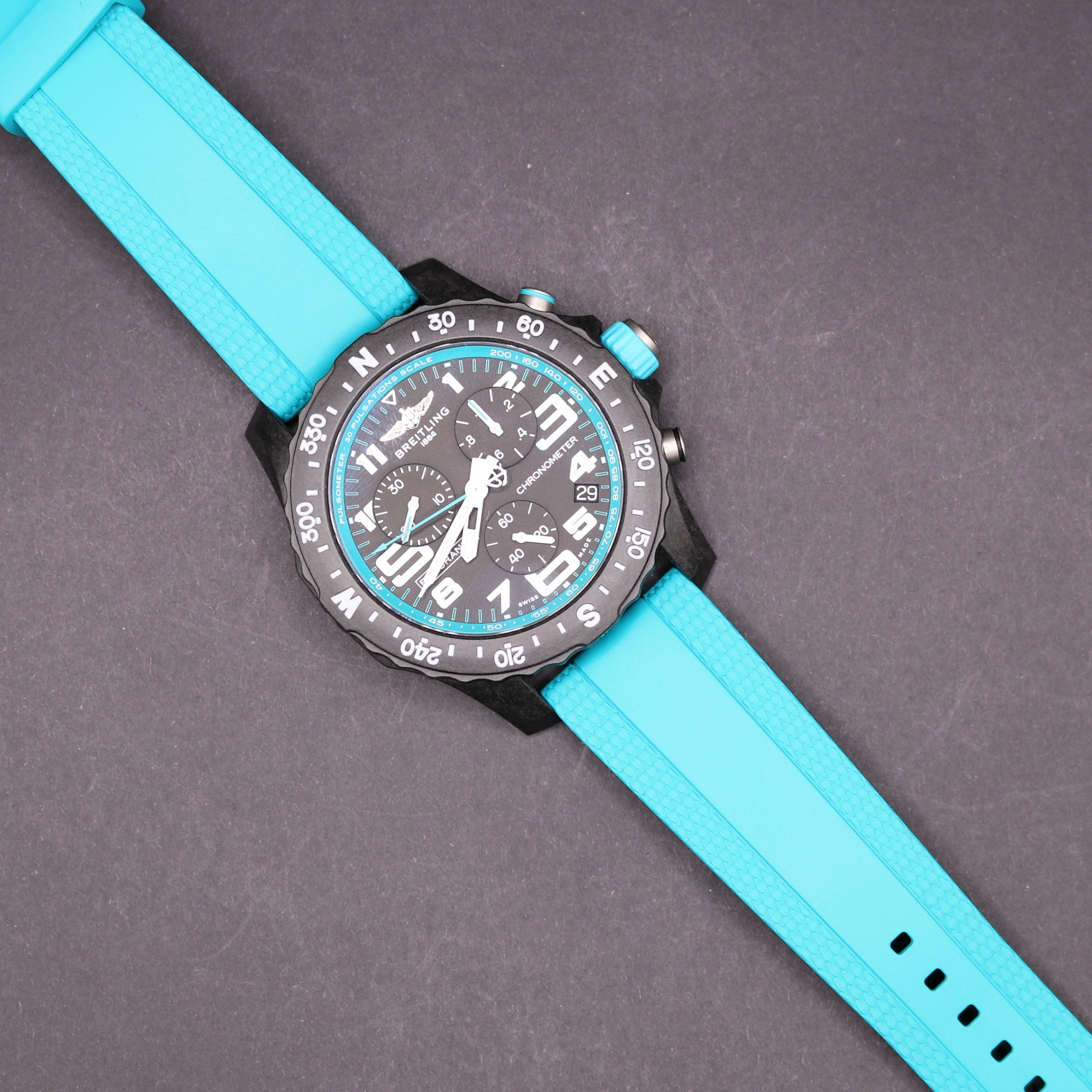 UNWORN 2026 BREITLING Endurance Pro Turquoise Full Set - Warranty28 - PX Ava